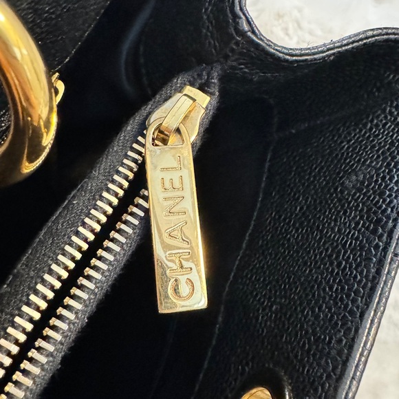 Chanel GST in black caviar leather - Picture 12 of 15